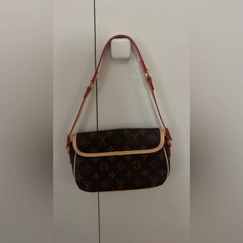 Brown monogrammed shoulder bag with red trim - Picture 3 of 4